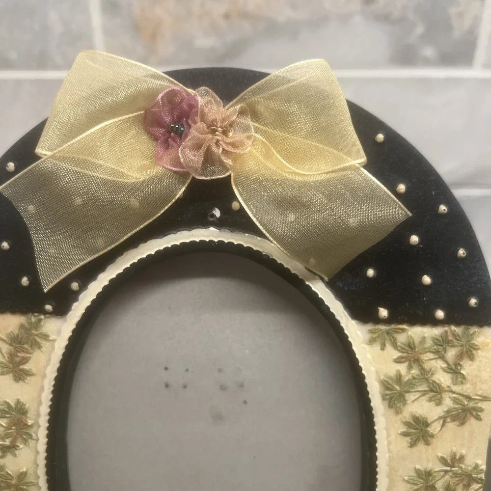 Hobby Lobby Picture Frame 3.5x5 Oval Floral Ribbon Bow Beaded Accent